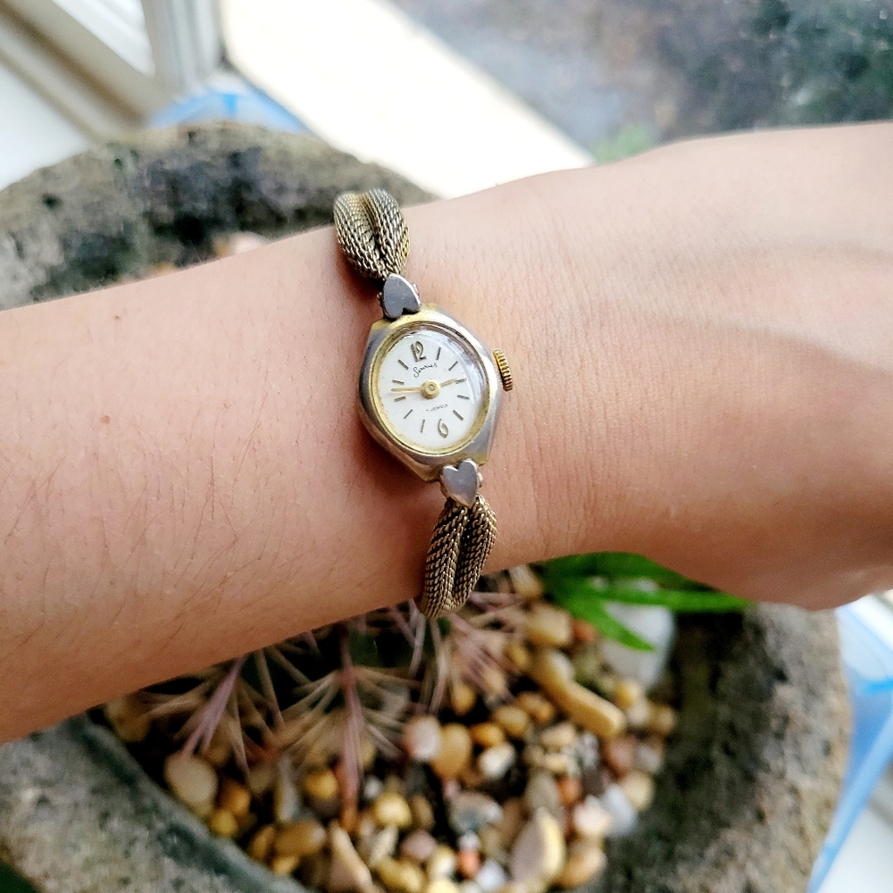 Vintage Services 5 Jewels Gold & Silver Dainty Classic Watch - Picture 3 of 9